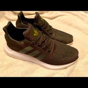 Woman’s adidas size 8 sneakers
